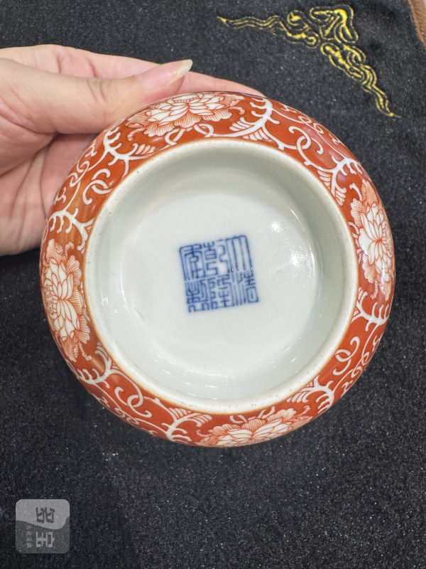 清 珊瑚红留白缠枝牡丹纹碗 - 图9